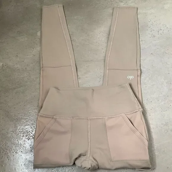 Alo Yoga High Rise Cargo Leggings - Picture 3 of 8